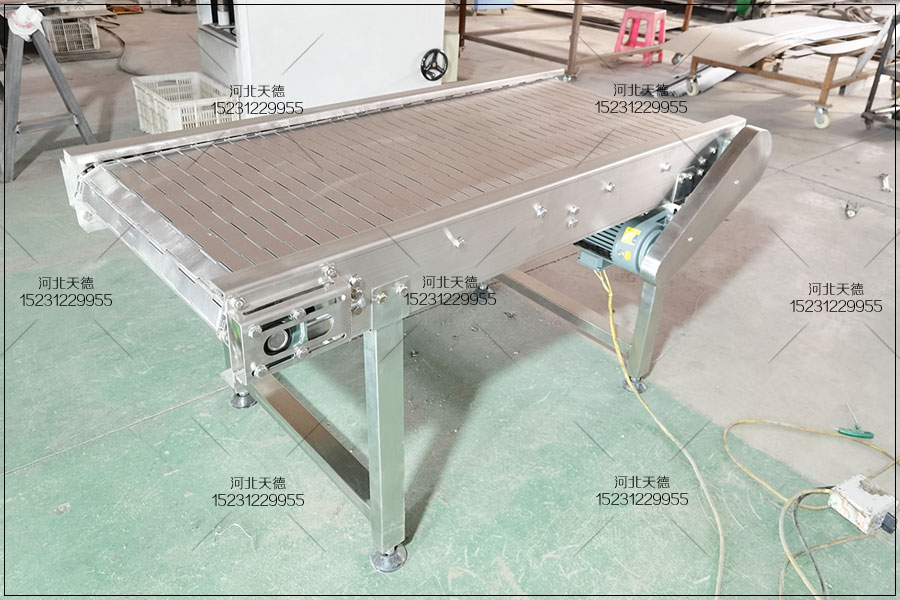鏈板輸送機